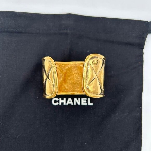 Authentic CHANEL CC Cambon Logo Vintage Bracelet Cuff Bangle Gold Quilted Wide - Picture 11 of 13